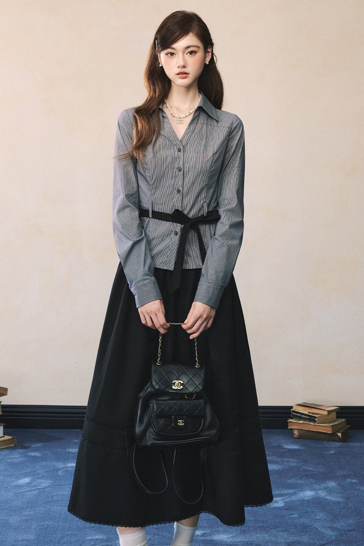 Camicia a maniche lunghe con scollo a V e vita annodata