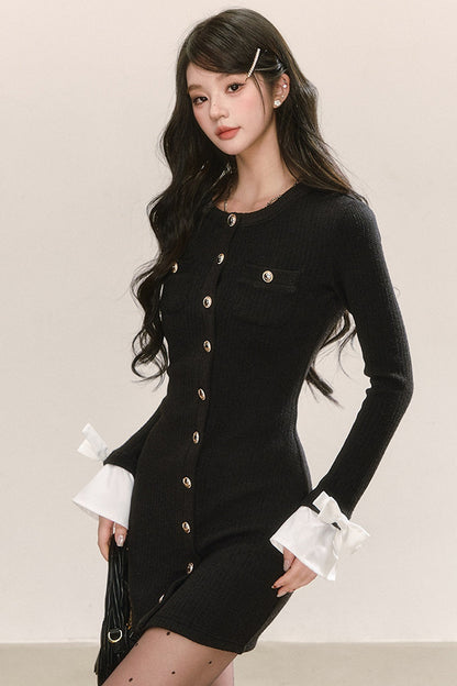 Schwarzes Strickkleid mit Knopfleiste