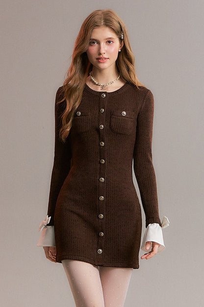 Schwarzes Strickkleid mit Knopfleiste