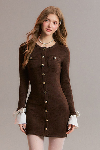 Schwarzes Strickkleid mit Knopfleiste