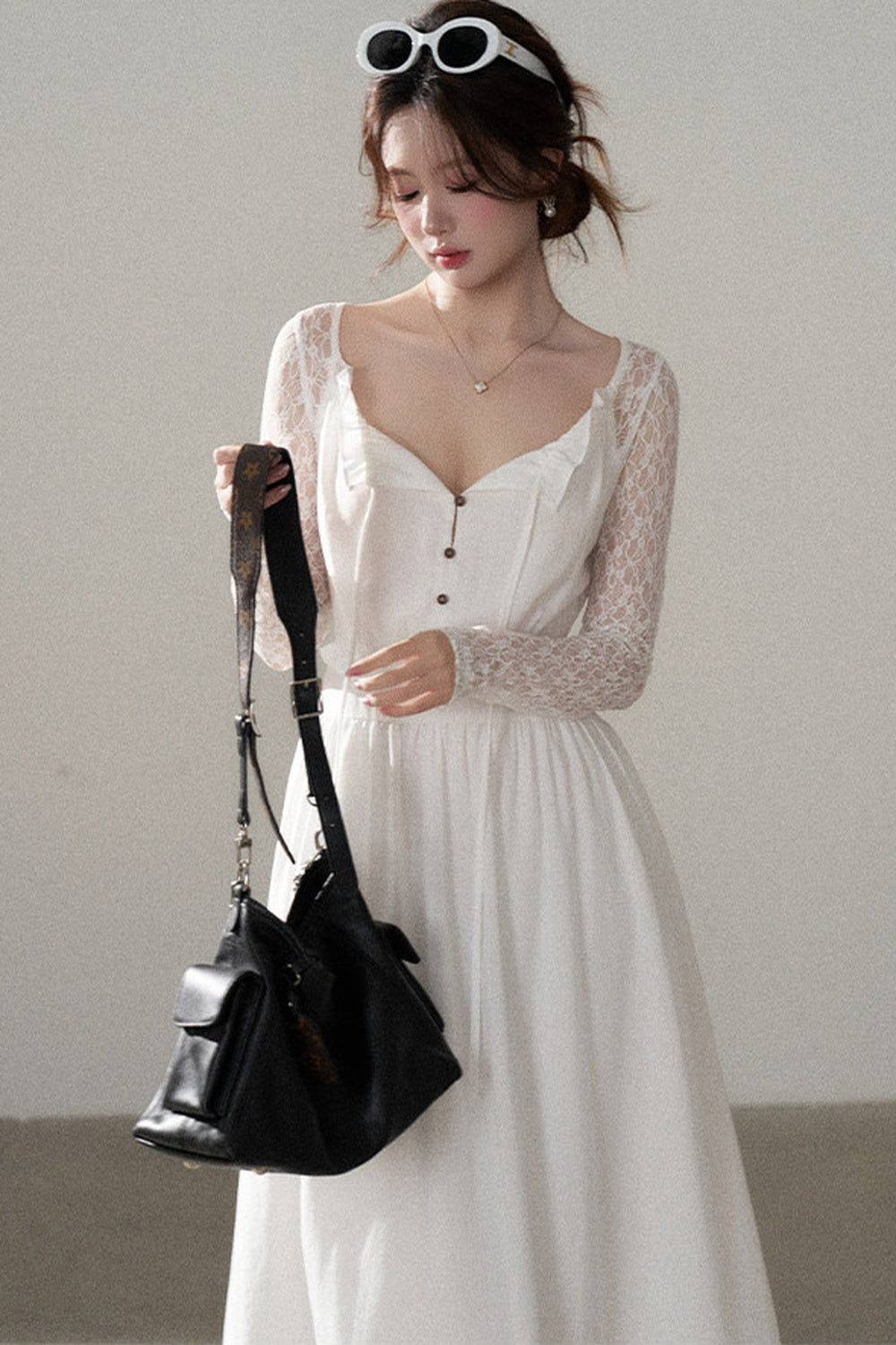 Robe trapèze en dentelle à boutons