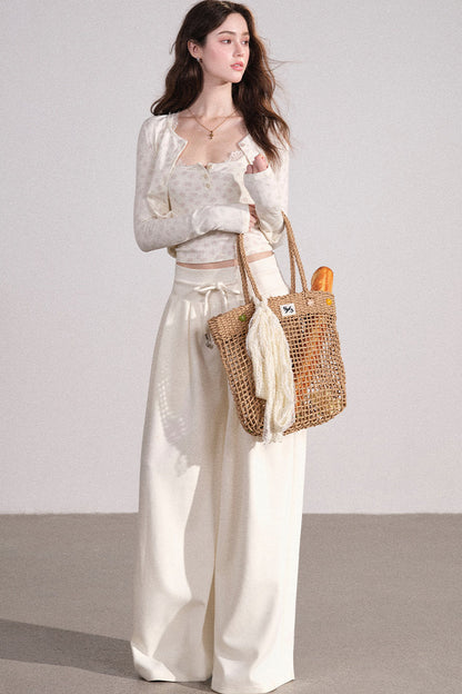Completo con cardigan smanicato e pantaloni eleganti