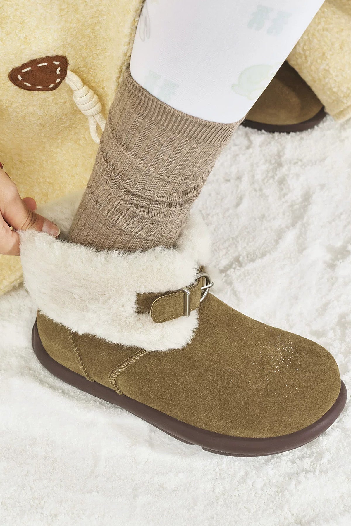 Fleece-Lined Flat Snow Boots