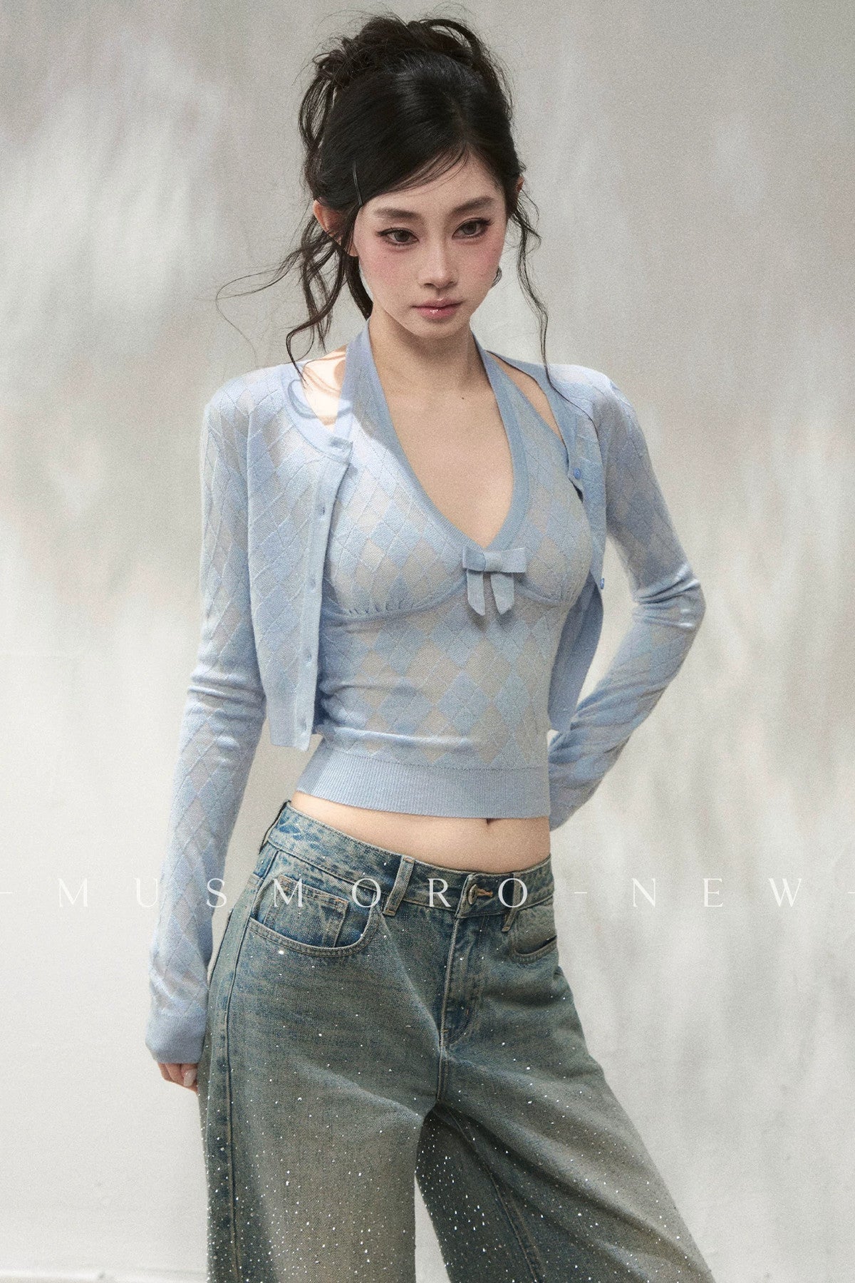 Ensemble cardigan dos-nu à col V en maille à losanges bleu layette