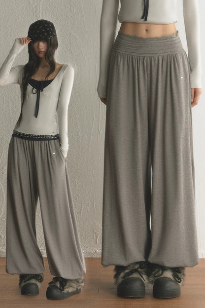 High-Waist-Hose mit weitem Bein und Spitzenbesatz