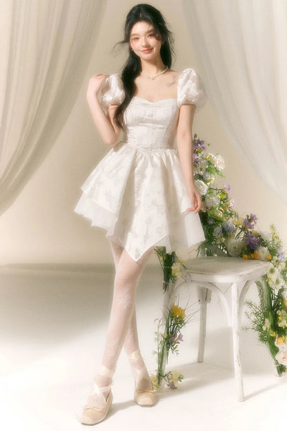 Teepausen-Kleid mit Puffärmeln