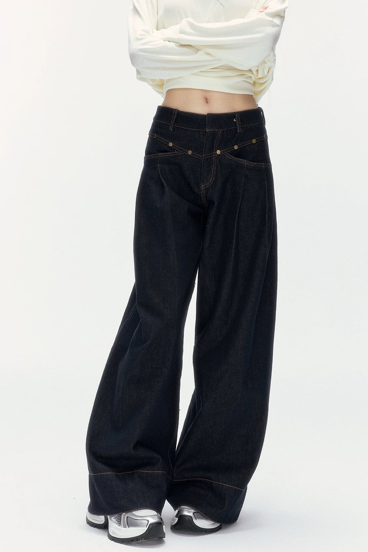 Low-Waist Wide-Leg Jeans