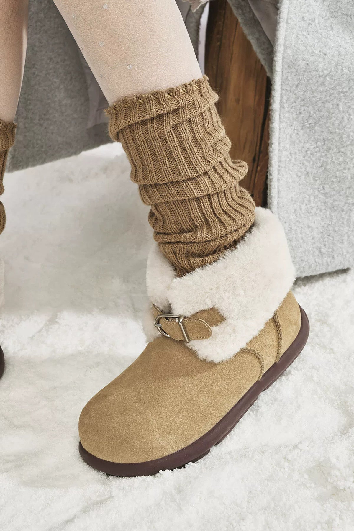 Fleece-Lined Flat Snow Boots