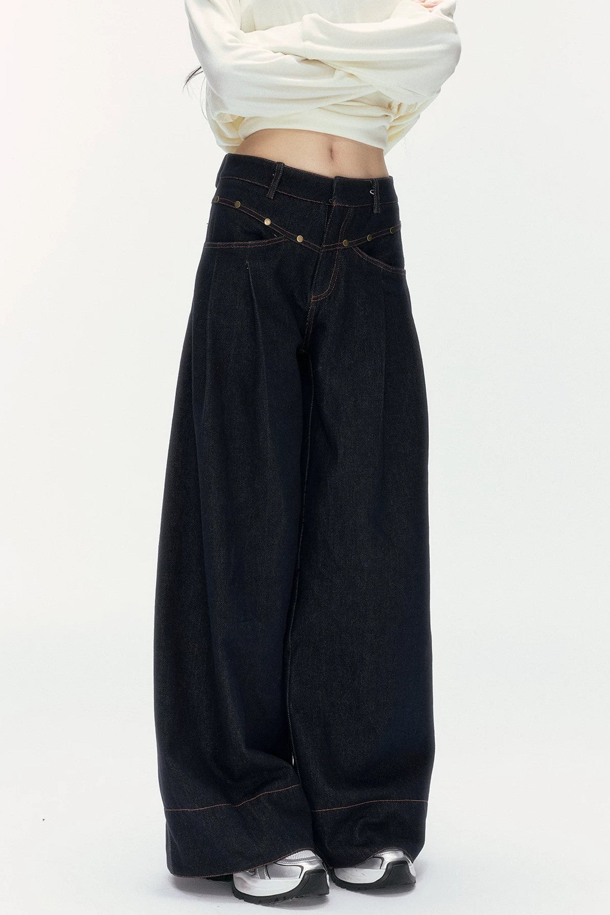 Low-Waist Wide-Leg Jeans