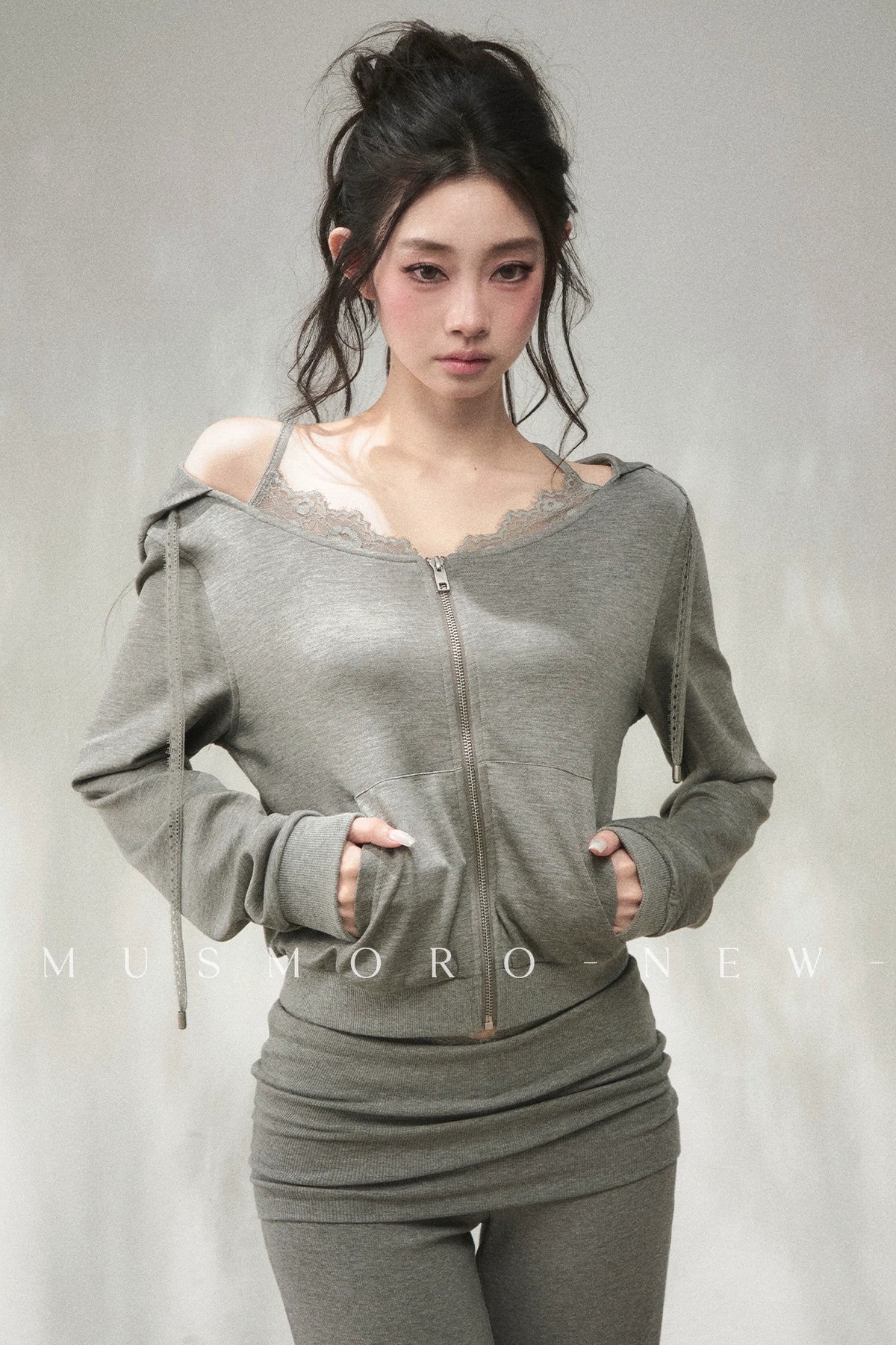 Sudadera de capa de aire con capucha de encaje y mezcla de lyocell