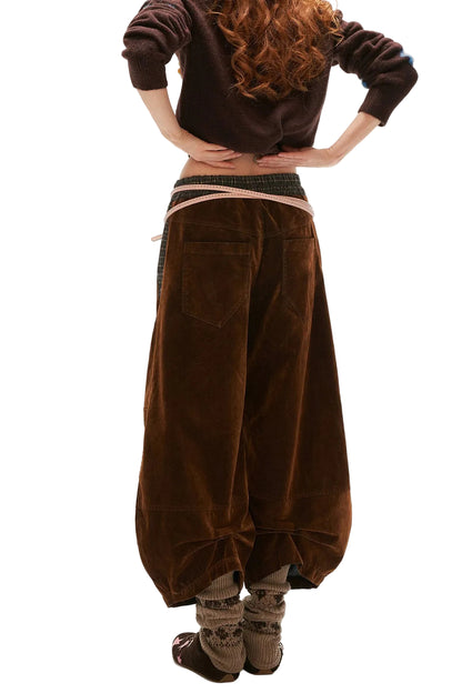 Jeans cropped a quadri con applicazioni floccate e a toppe