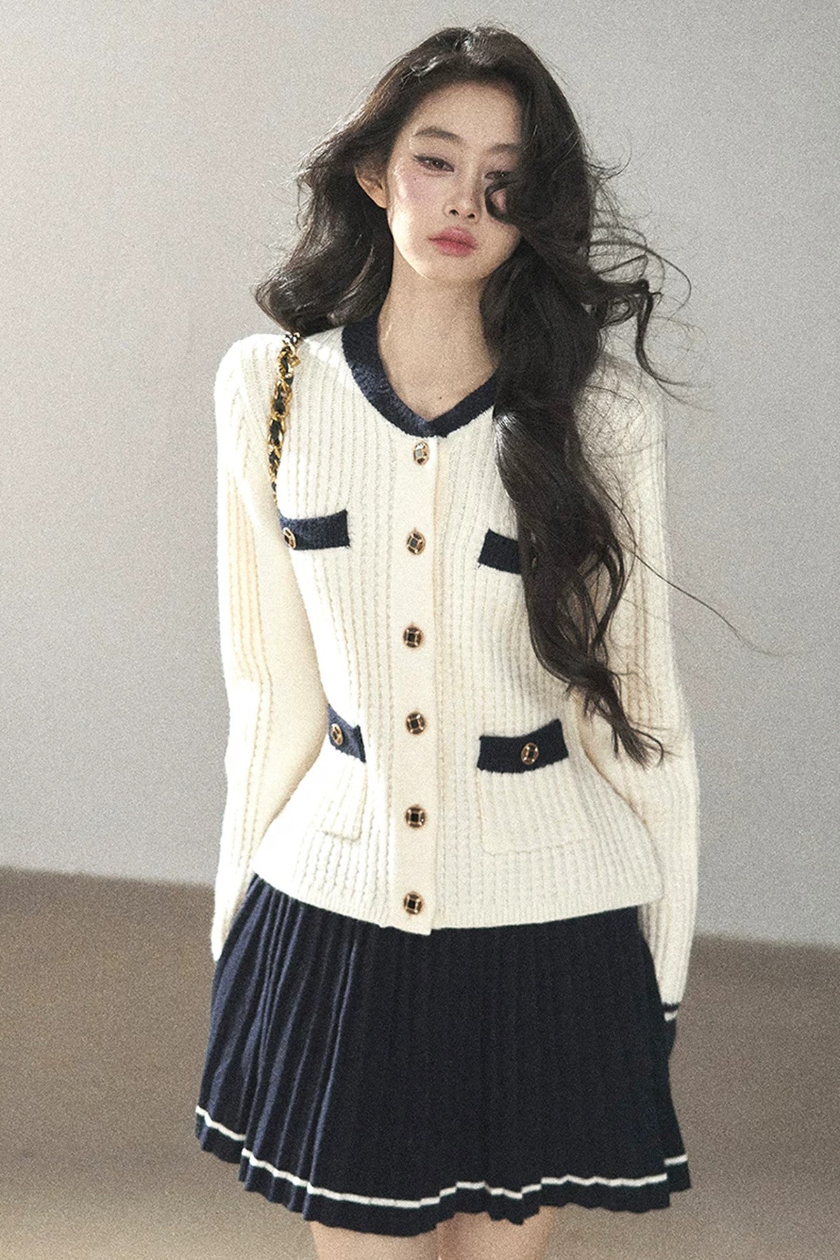 Ensemble deux pièces cardigan en tricot de laine et jupe