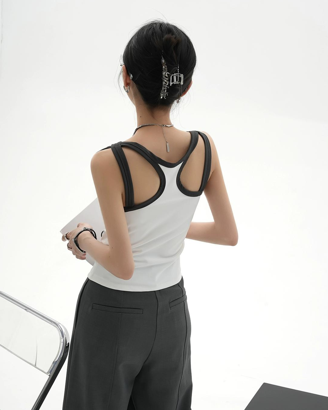 Mode Design Cut Sleeveless