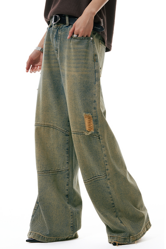 Beschädigte breite Jeans