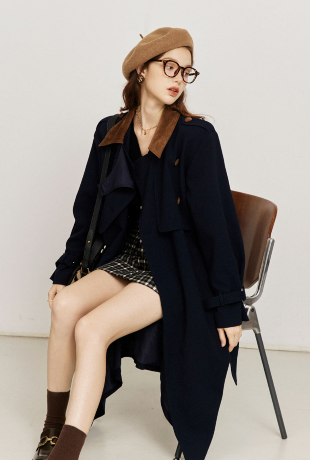 Contrast color mid-length coat