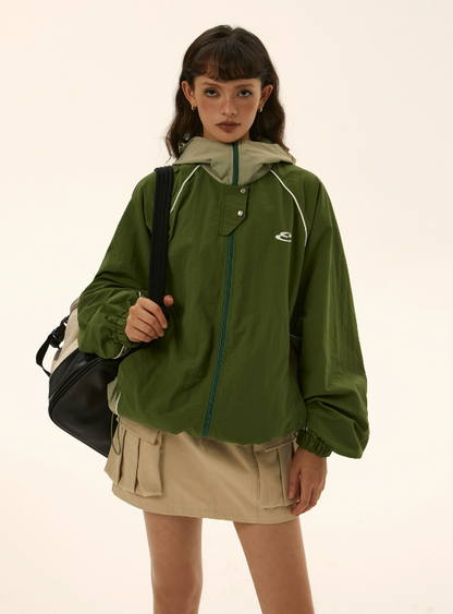 Raglan design hooded outdoor jacket