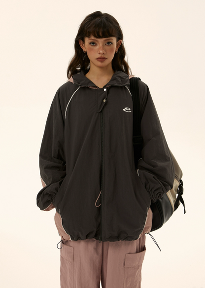 Raglan design hooded outdoor jacket