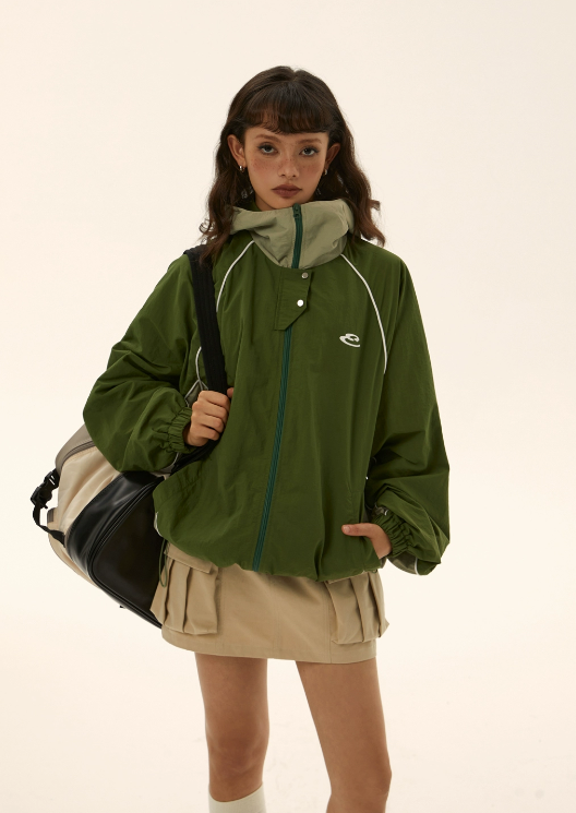 Raglan design hooded outdoor jacket