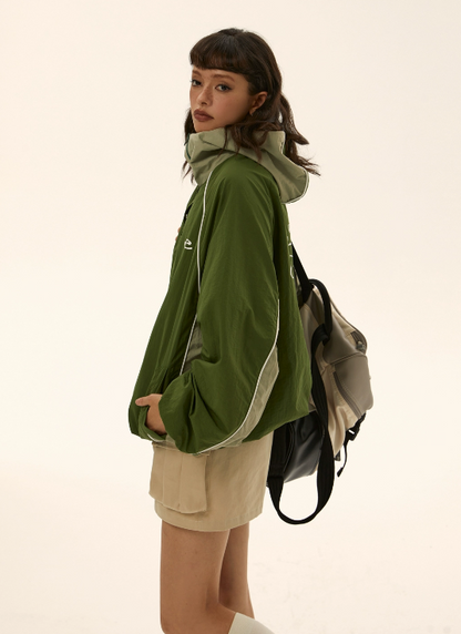 Raglan design hooded outdoor jacket