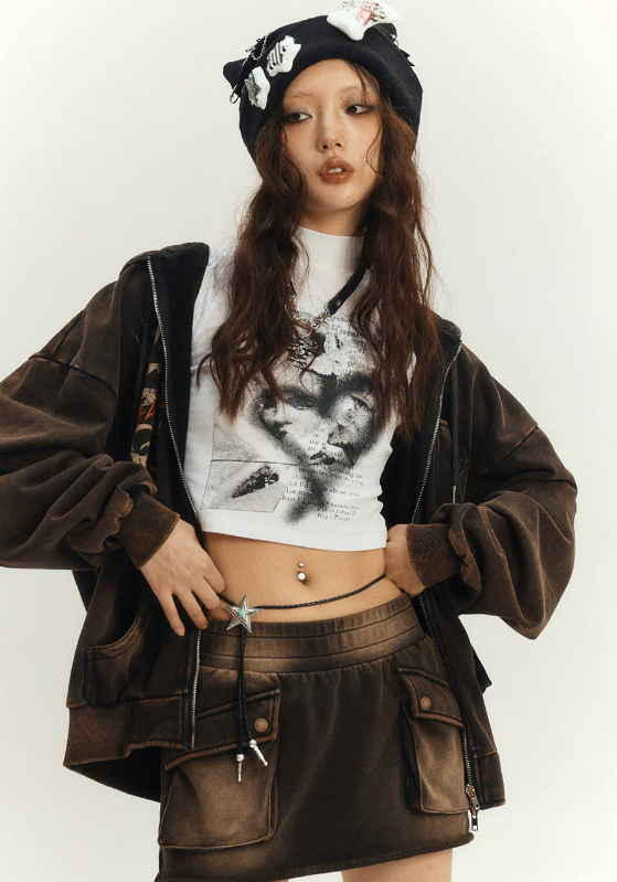 Ensemble top et mini-jupe à capuche Dollman à col délavé