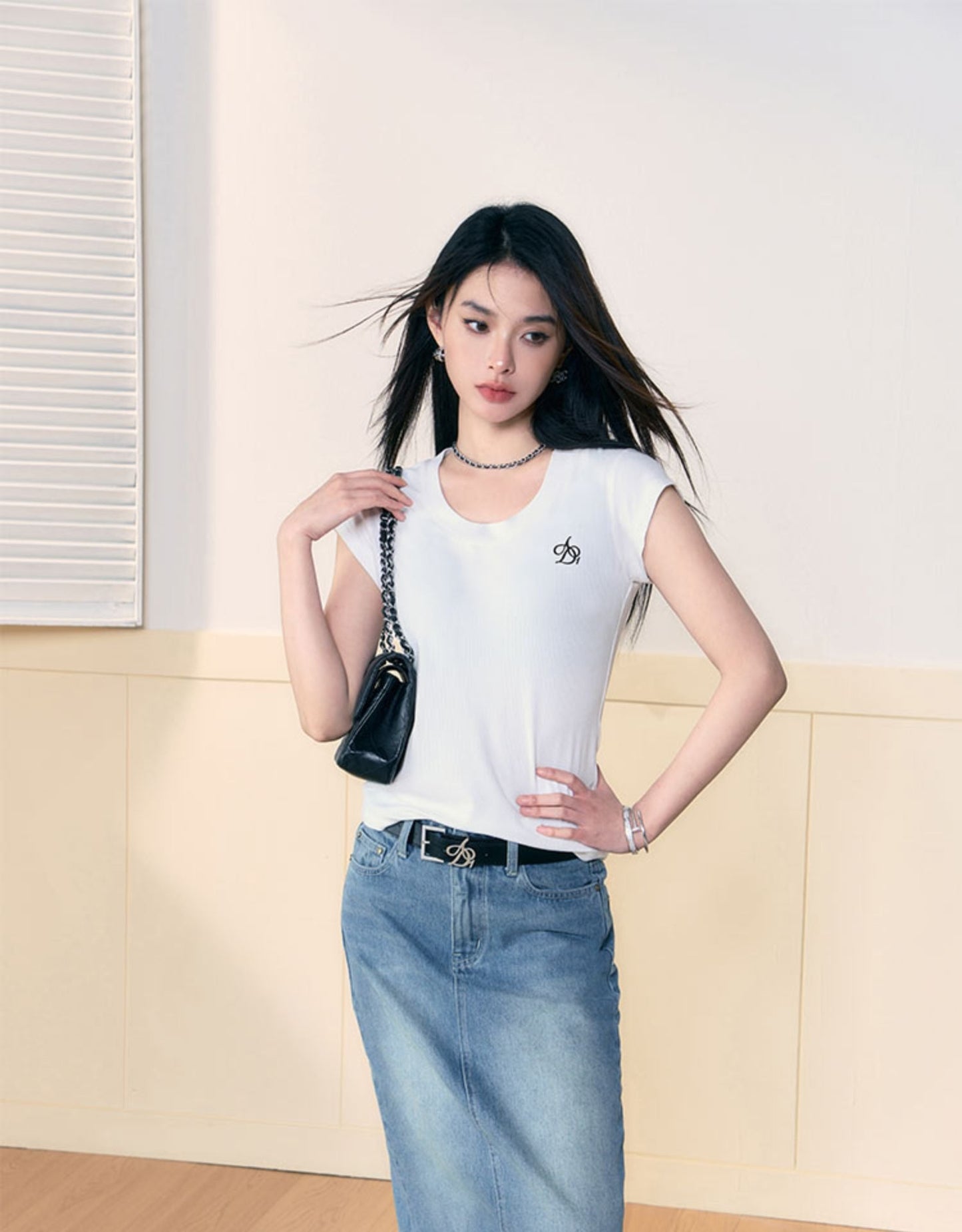 Loose Draped U-Neck Embroidered T-Shirt