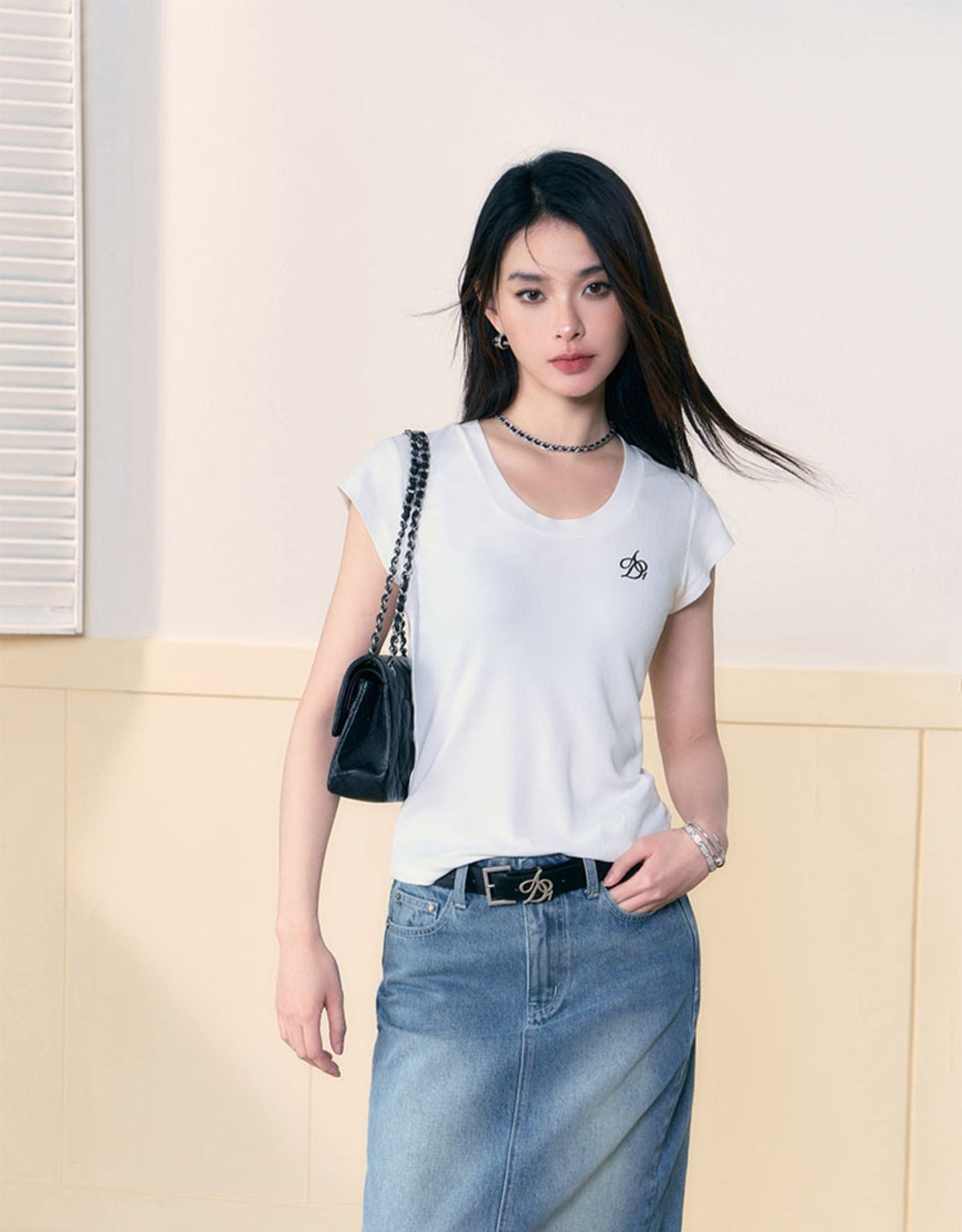 Loose Draped U-Neck Embroidered T-Shirt