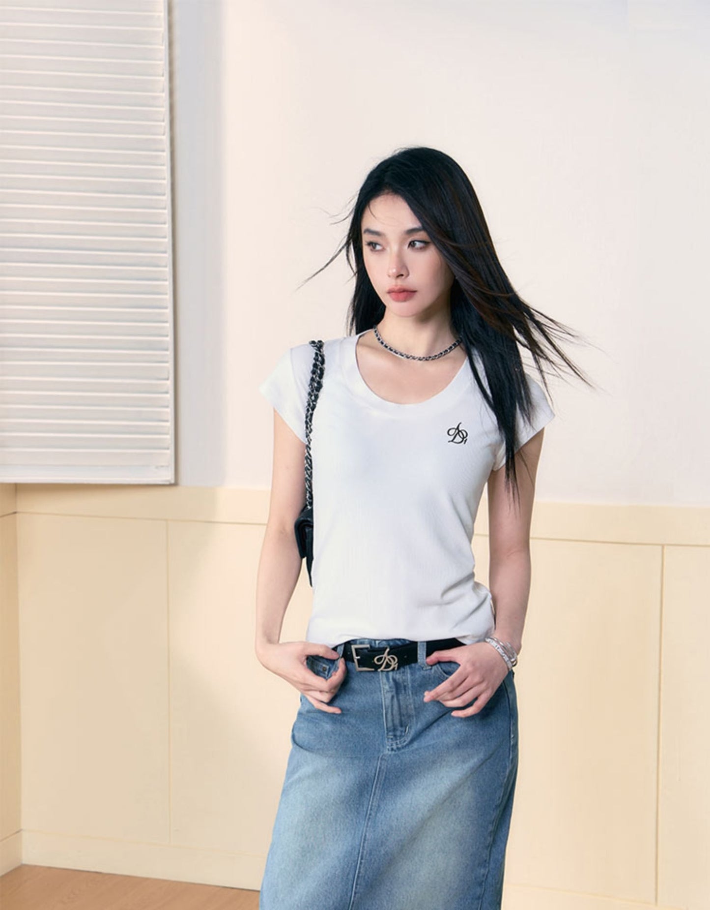 Loose Draped U-Neck Embroidered T-Shirt