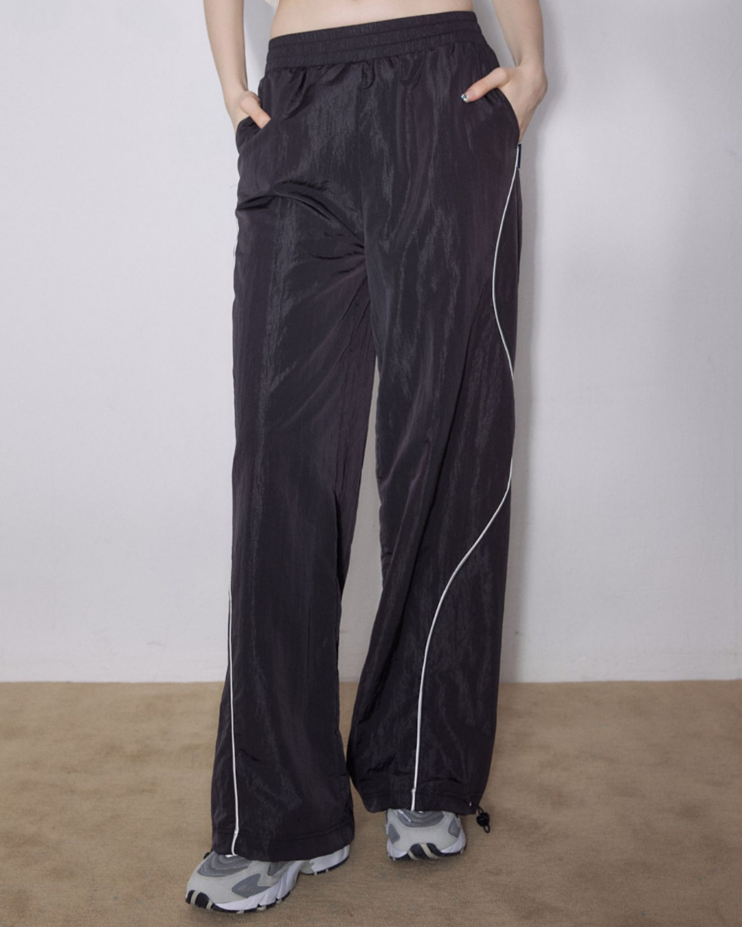 Side Wave Line Nylon Pants