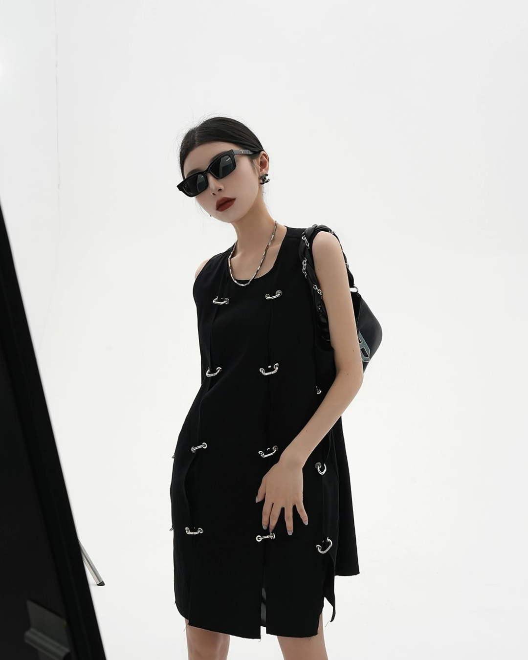 Mode Metal Buck Lu Sleeveless Dress