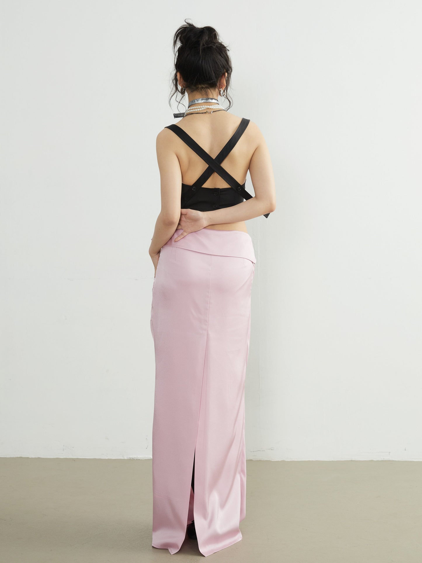 Roll-up waist design long slit skirt