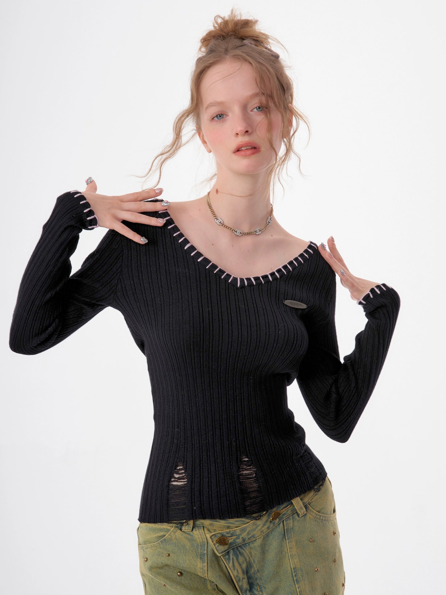 V-neck knit long sleeve T-shirt