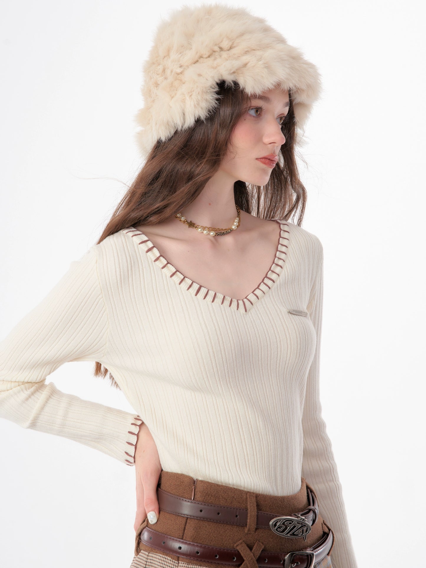 V-neck knit long sleeve T-shirt