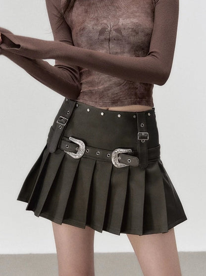 leather metal belt pleated skirt