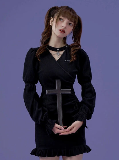 V-neck puff sleeve cross choker knitted dress