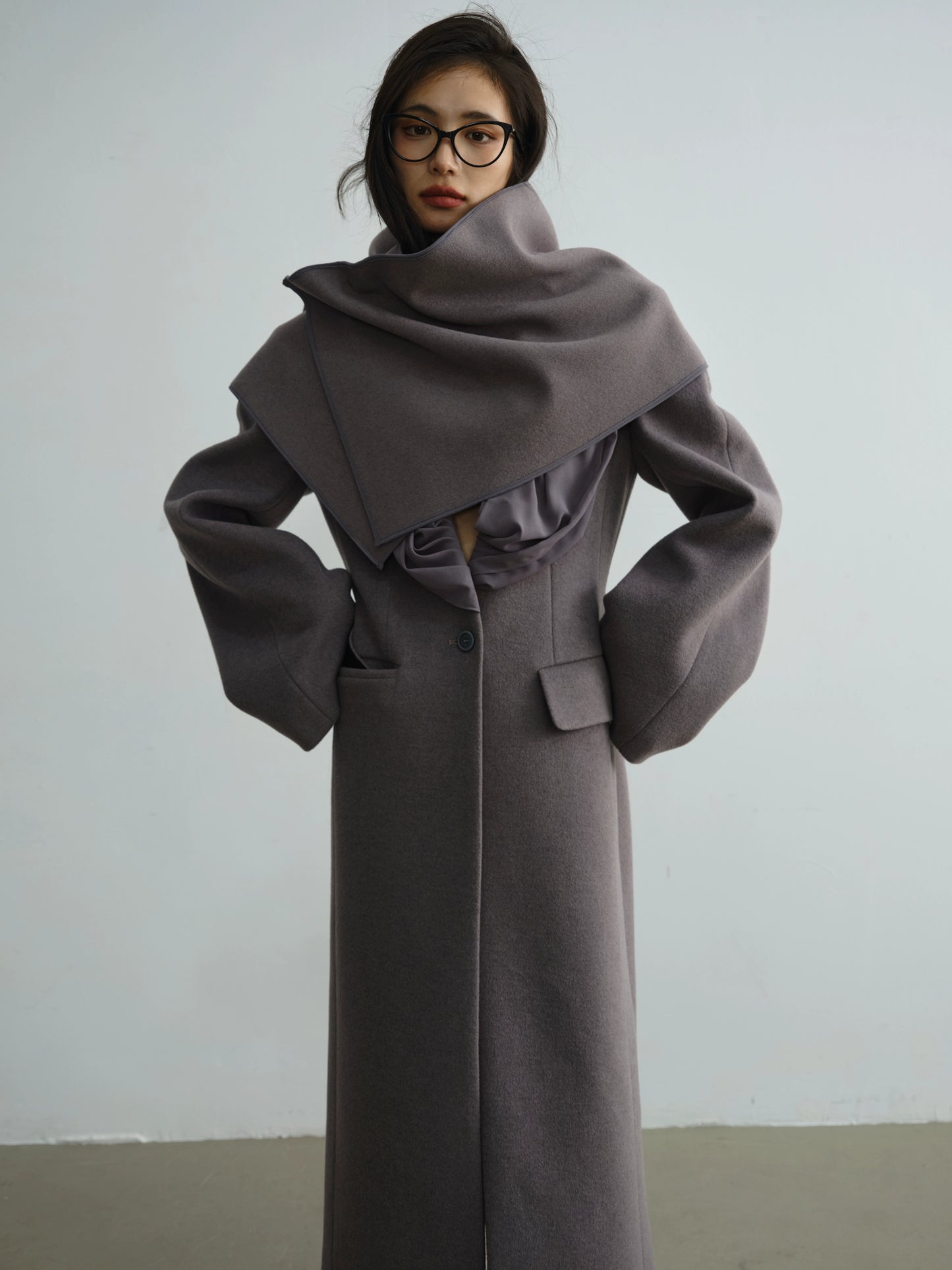 Ultra-low neckline spliced scarf woolen coat