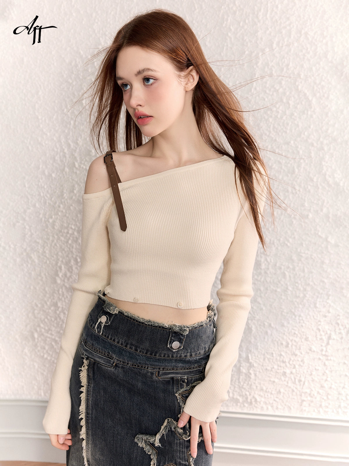 OFF-THE-SHOULDER KNIT SLIM TOP