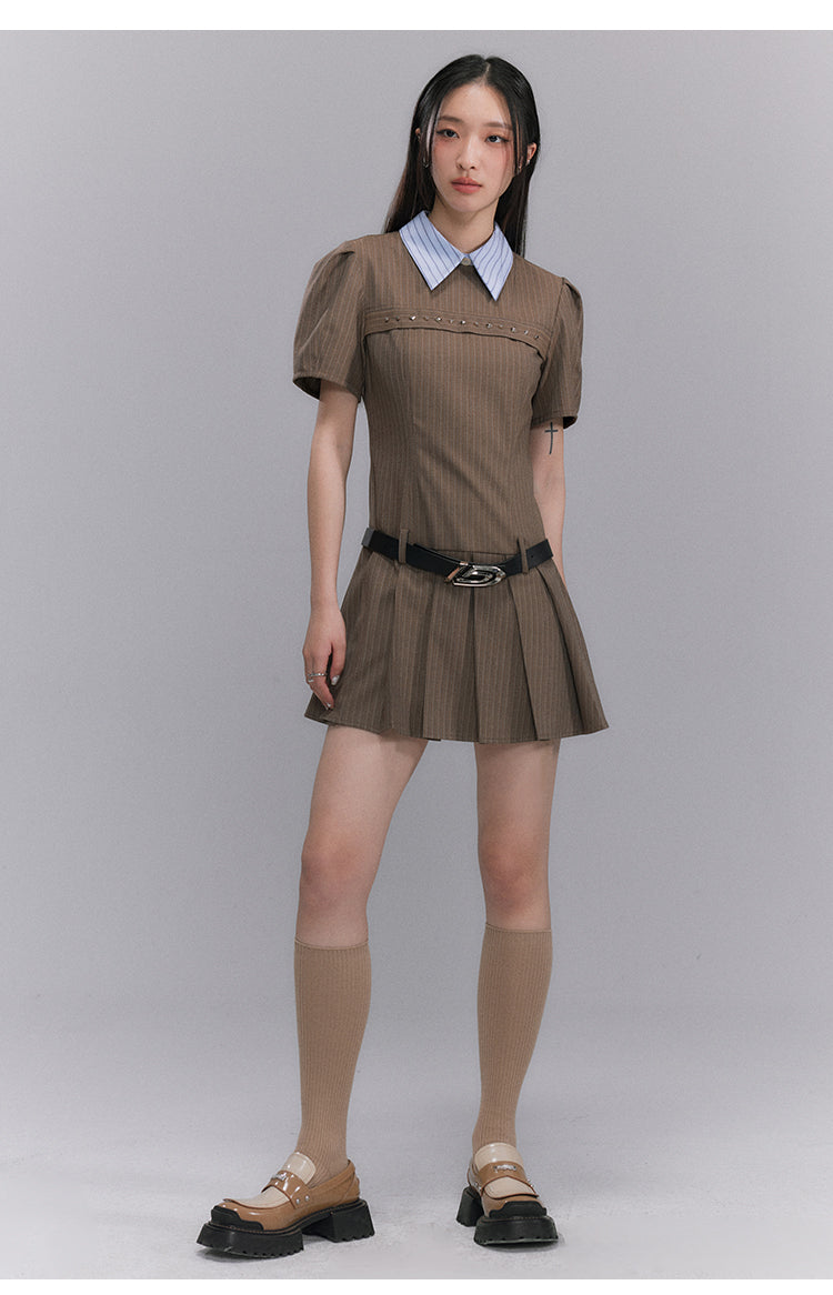 Pleated dress with collar