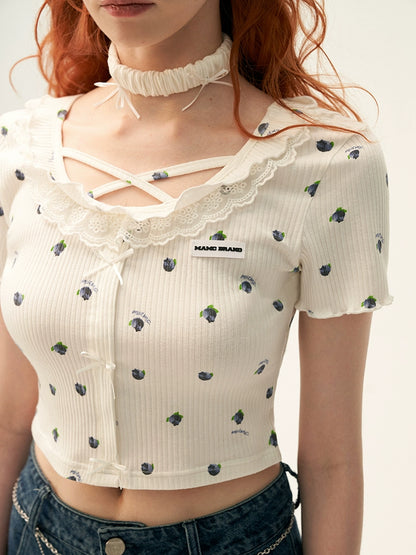 Straps show skinny white short T-shirt