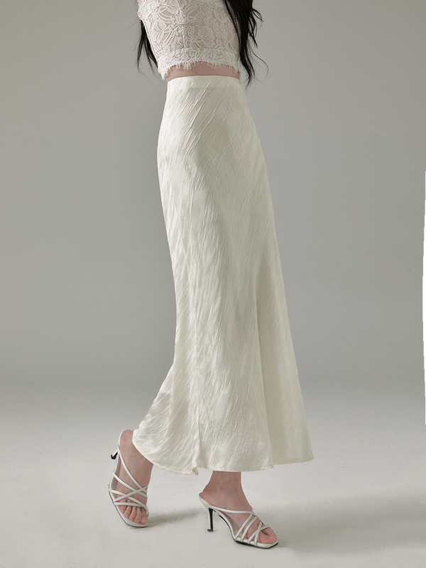 High-waisted slim skirt