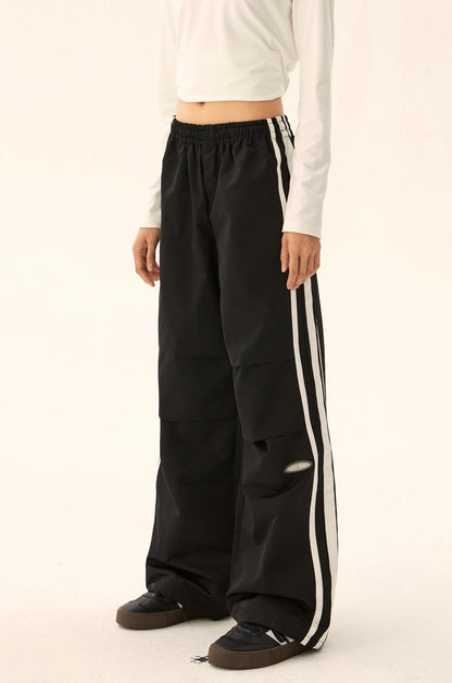 Sideline pleated pants