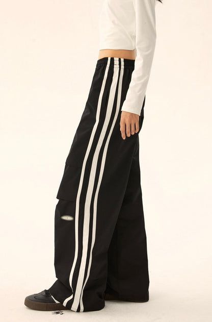 Sideline pleated pants