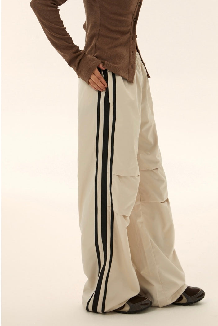 Sideline pleated pants