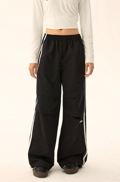 Sideline pleated pants